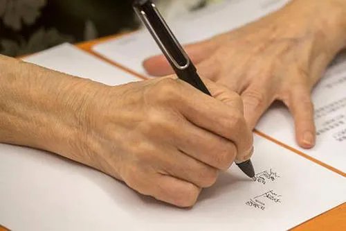 29岁女子提前立遗嘱，存款留给初恋，为何越来越多年轻人不再避讳生死？