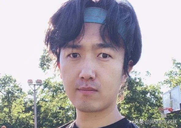 想红想疯了！那个发文鼓励首钢队员废掉阿联的记者是什么来历？