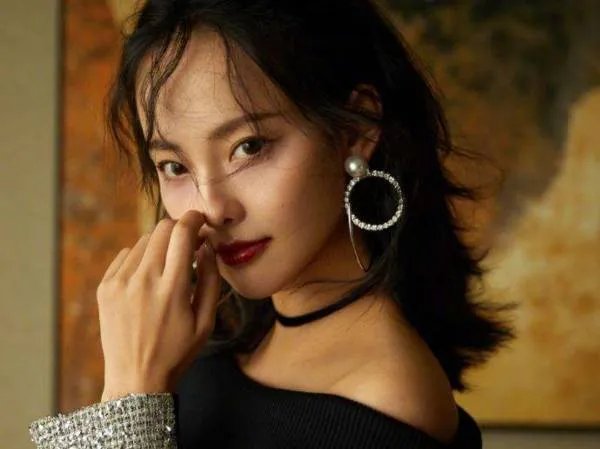 买超夸张嘉倪年轻，被丈夫夸奖是不是一件很幸福的事情？