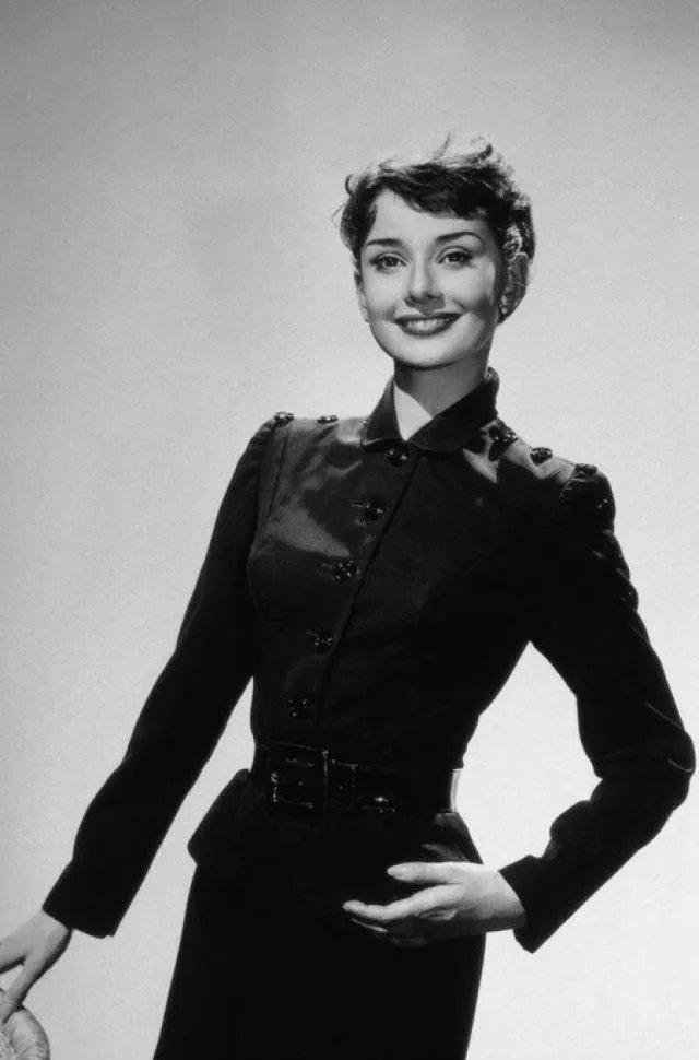 穿正装要不要把衬衫塞进裤子？