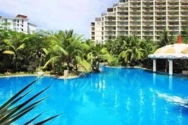 三亚湾和亚龙湾，哪个更好一些？