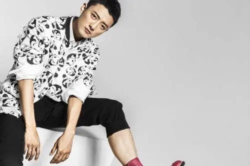 苏小玎和董璇差几岁 董璇现男友苏小玎到底多大个人资料家境