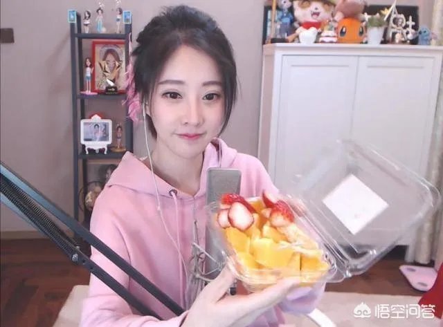 你觉得冯提莫是目前最火的主播吗？