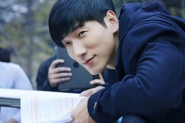 张亮官宣早已经离婚，为何最近才在微博上官宣呢？