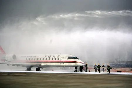 上海浦东机场一架飞机起火，导致飞机起火的原因是什么?