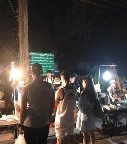 中餐厅里周冬雨走了吗？还回来吗？