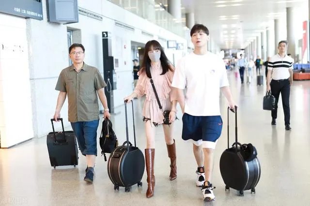 郑爽真的要赔那么多钱吗?明星违约条款一般会怎么签呢?