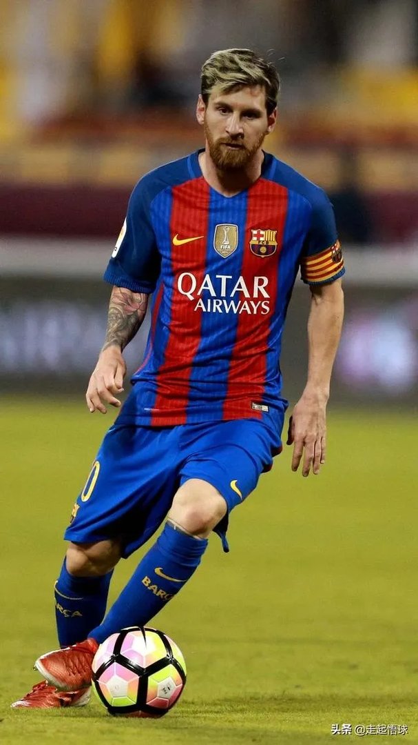 为什么梅西过人的时候，被过的人都像木桩一样“站着不动”？