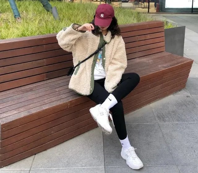 明星都在穿哪款百搭洋气又保暖，比羽绒服还显瘦的外套？