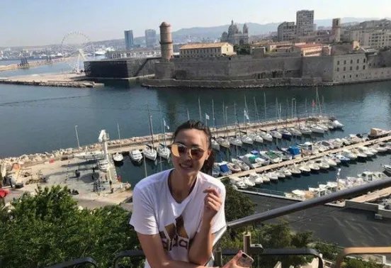 惠若琪晒旅游照为何引来球迷围观送祝福？