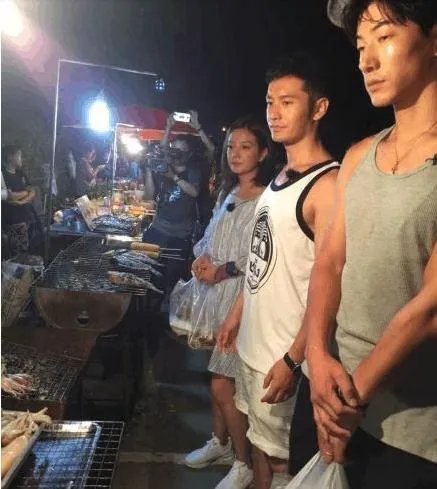 中餐厅里周冬雨走了吗？还回来吗？