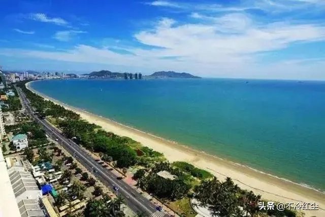 三亚湾和亚龙湾，哪个更好一些？