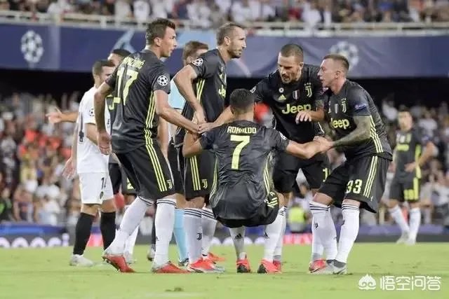 尤文对瓦伦西亚，C罗开场30分钟被罚下，你怎么看？