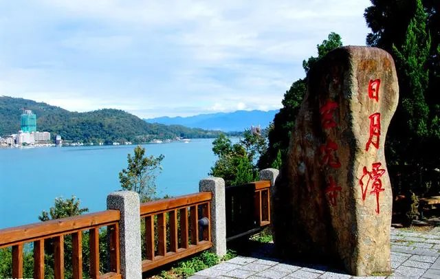 清朝时，台湾管大陆叫“唐山”，大陆人叫做“唐人”。这是什么原因呢？