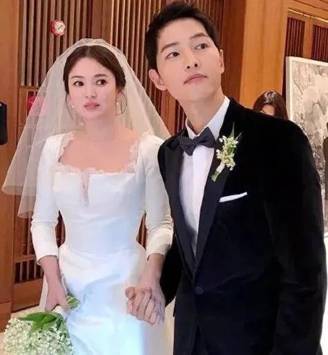 宋慧乔婚礼上穿的裙子为什么那么贵?