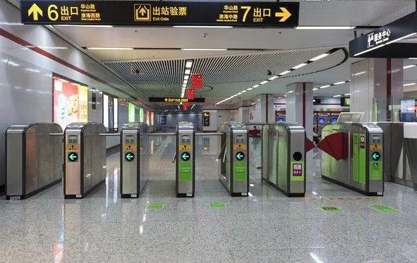 不坐地铁，只是从地下穿行，到底该不该收费?