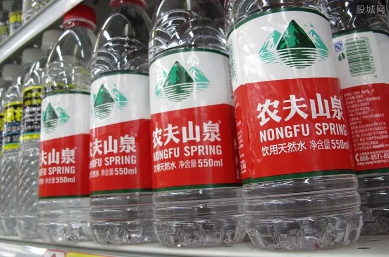 钟睒睒成为中国新首富 其个人身价有多少钱？