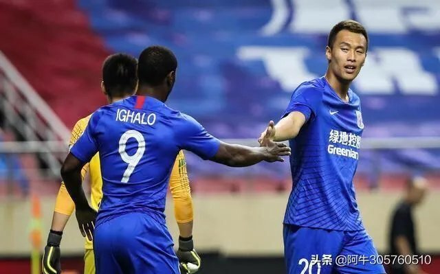 崔康熙对金信煜和沙拉维的使用有何不同？