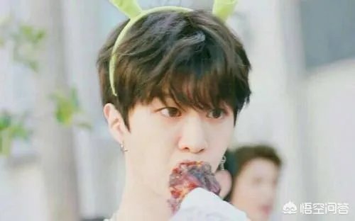 如何看待范丞丞当众叫粉丝“老婆”的行为?