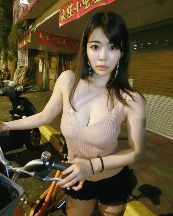 日本健身辣妹涉谷由里：身材火辣运动照叫人脸红心跳！