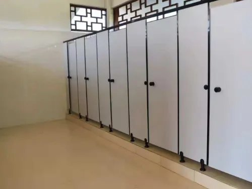 公共卫生间隔断材料有哪些