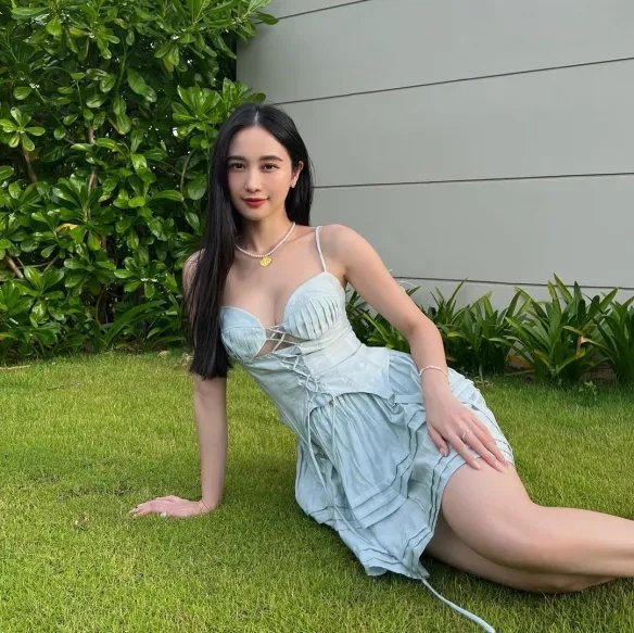 身材火辣！越南奶茶妹junvu95颜值神似Angelababy！
