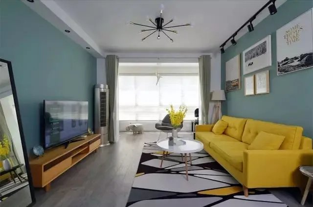 客厅和阳台窗帘如何装,看完才恍然大悟!