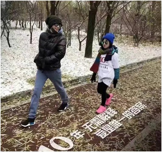 李亚鹏的女儿跟王菲越来越像，她如今为何能够逆袭成功？