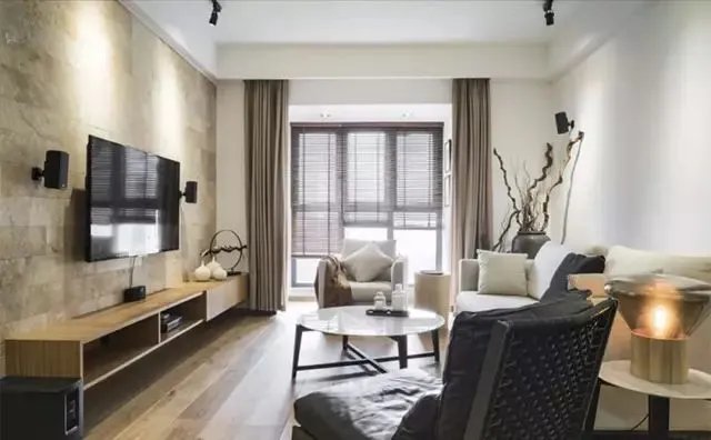 客厅和阳台窗帘如何装,看完才恍然大悟!