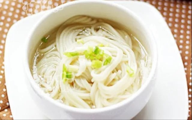 上午跑马拉松比赛早上吃什么早餐好？