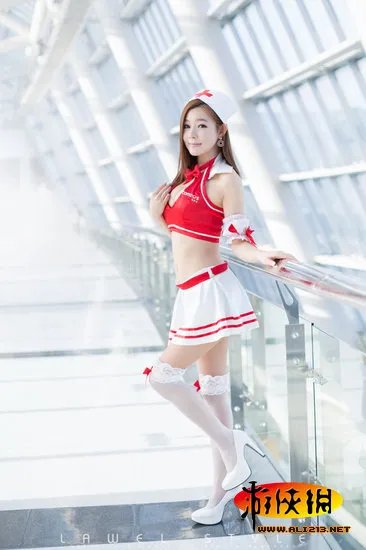 穿成这样是不是可以免费了 超短裙MM入园半价