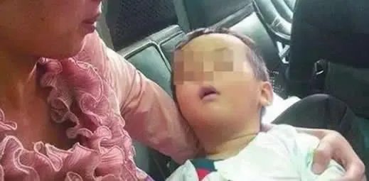 爸爸锻炼儿子酒量是什么情况:儿子多大了具体内容详情