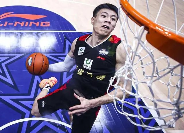 张镇麟为什么在季后赛中哑火,难道是为总决赛留力吗?