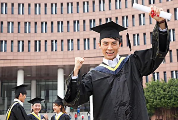 00后大二学妹拍段子月入70万，这位妹子是怎么做到的？