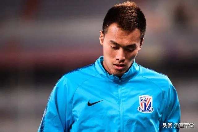 崔康熙对金信煜和沙拉维的使用有何不同？