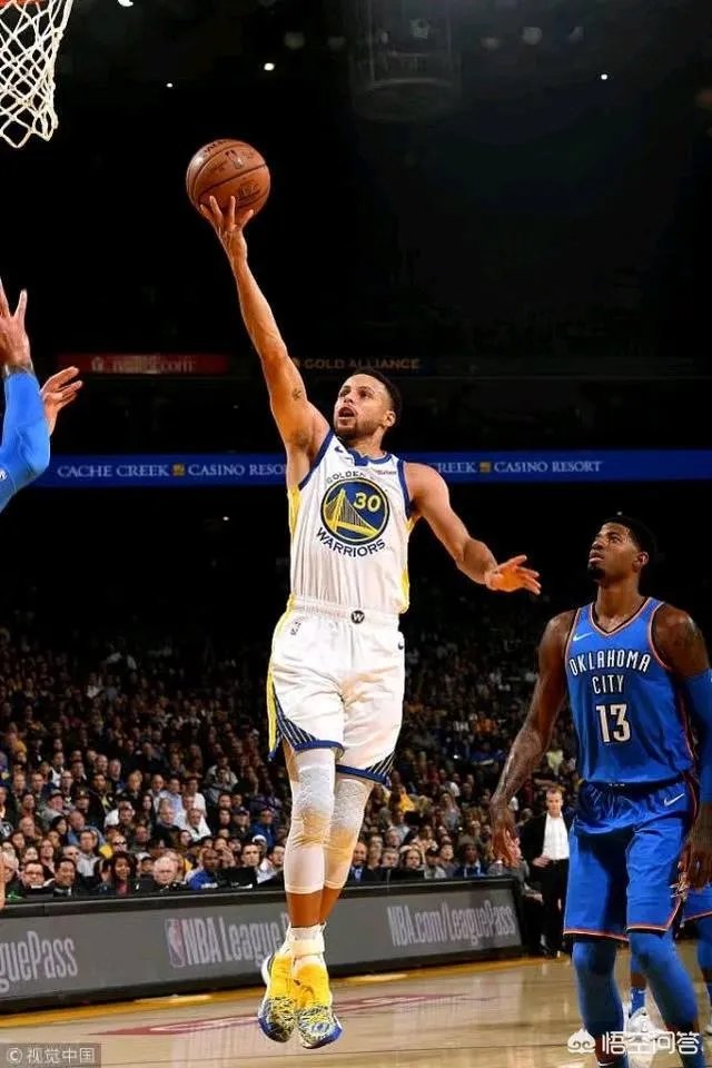 库里新赛季首秀集锦，20投11中，三分9中5，你怎么看库里的表现？