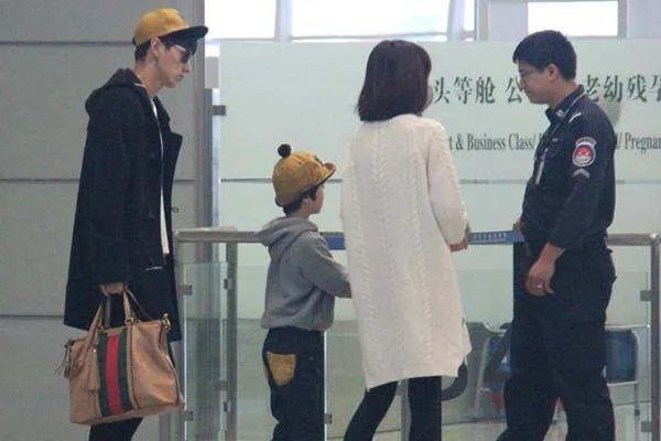 张亮寇静离婚还同住，他们是还爱着对方吧？