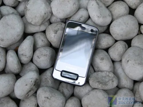 强悍硬朗金属3G商务机 酷派F69详细评测