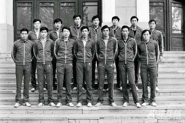 为什么国人比较喜欢看女排比赛，而对男排偏冷？