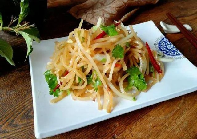 上午跑马拉松比赛早上吃什么早餐好？