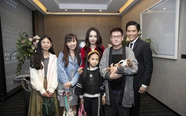 郭碧婷妹妹曝光，美貌竟不输姐姐？