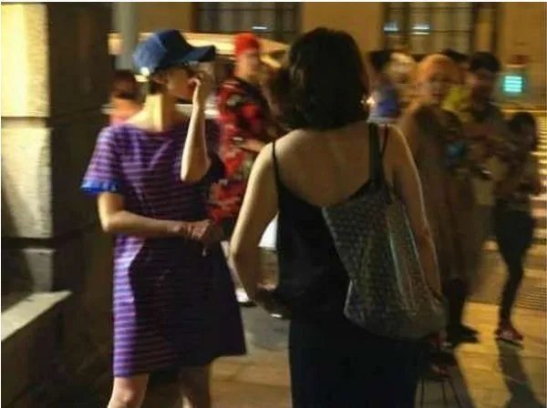 刘诗诗是在哪个城市的街头现身呢？