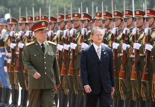 中国游客在泰国遭武装人员抢劫，当地政府作何回应？