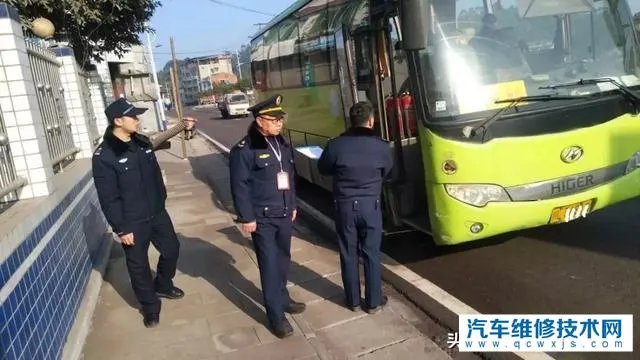 为什么公交车可以超载那么多人？