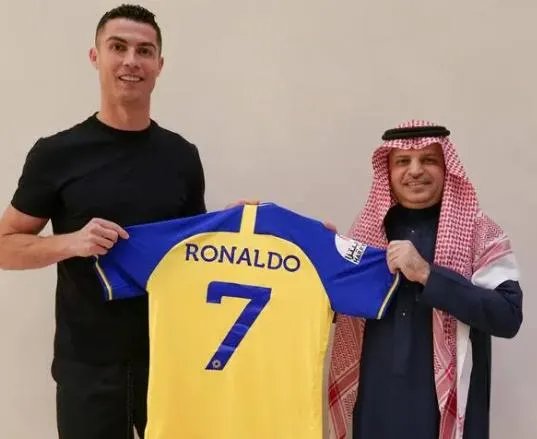 著名球星C罗加盟沙特球队