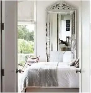 门对镜子风水大忌！为什么门与镜不能相对？