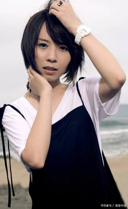 黄雅莉官宣结婚,与初恋相爱16年被宠成宝,为何两人只领证却不办婚礼?