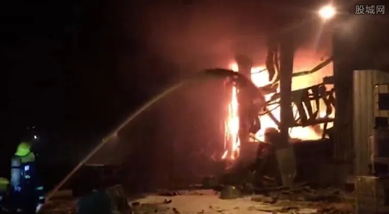 南京巨响真相 系南京德司达公司厂房爆炸起火