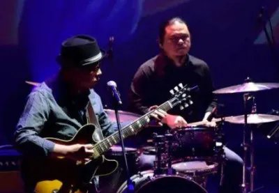 爵士音乐节在上海举行，有多少位爵士音乐人参加演出？