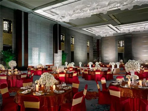 上海办婚礼酒店哪家好  上海办婚礼一桌多少钱